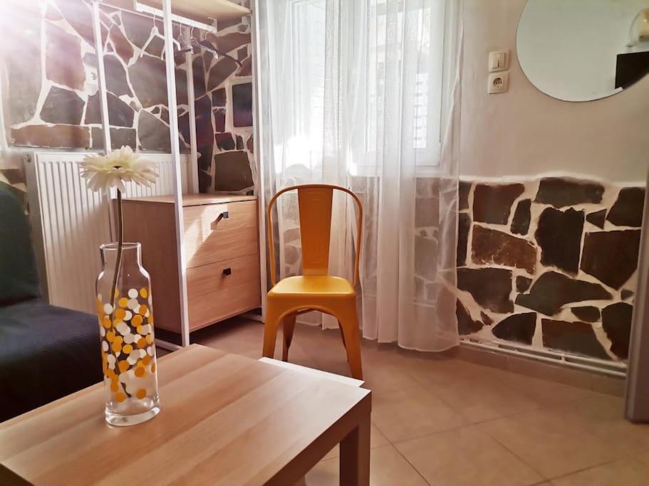 Port Yellow Stonehouse In The Centre Apartment Lavrion