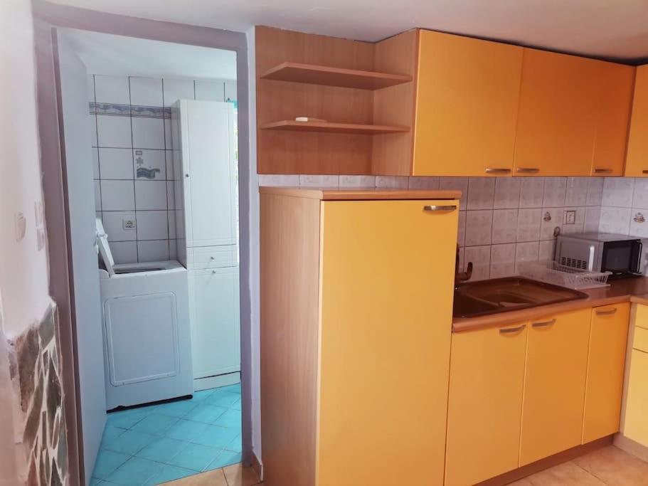 Apartment Port Yellow Stonehouse In The Centre *