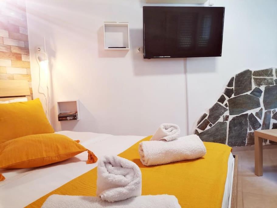 Apartment Port Yellow Stonehouse In The Centre Lavrion